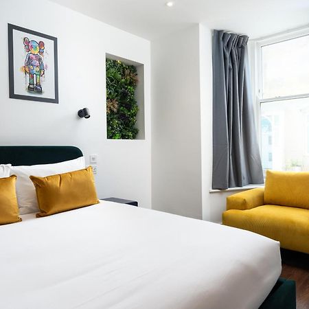Room 1, Hotel Style Double Bedroom In Маразион Екстериор снимка