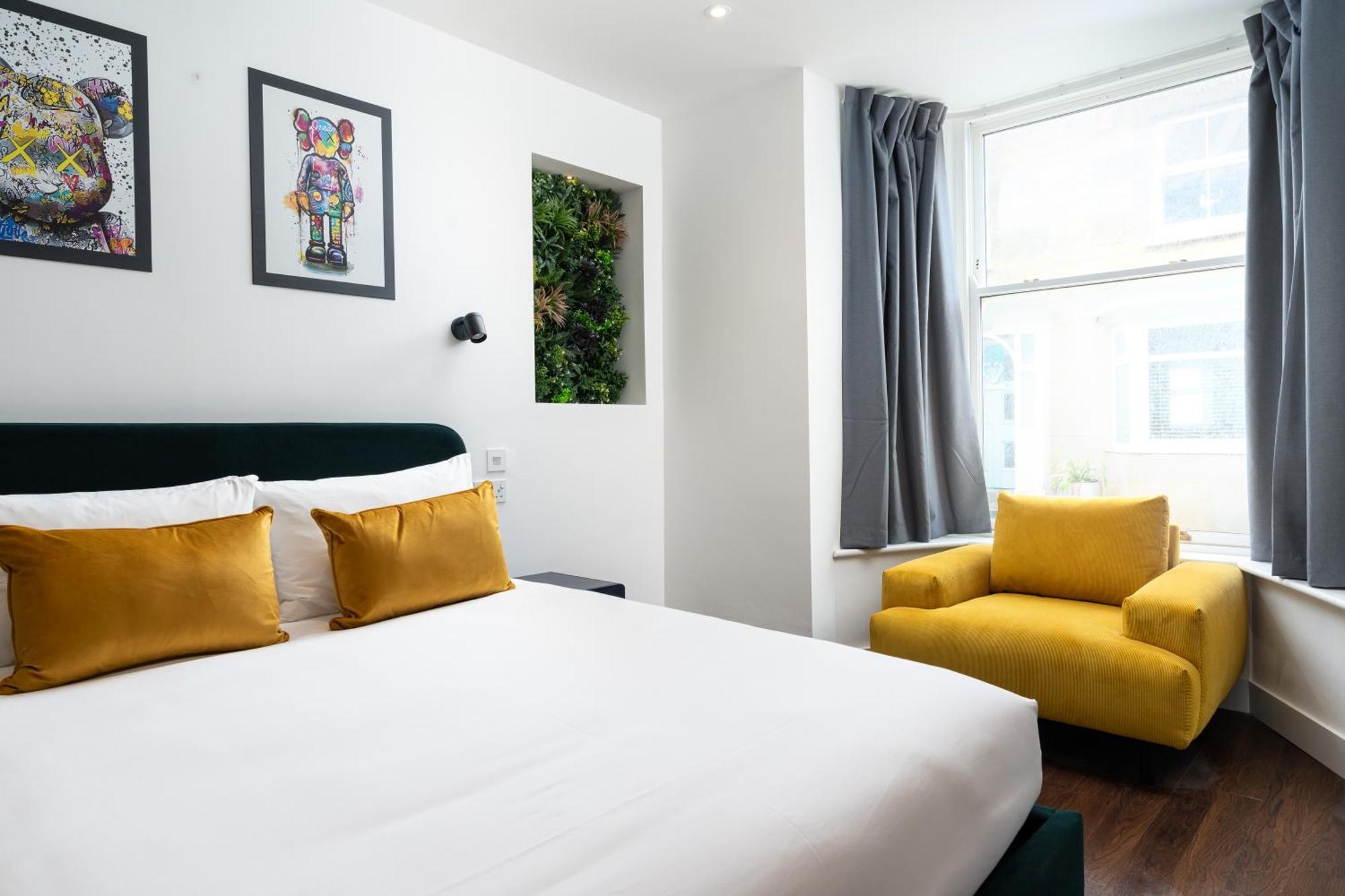 Room 1, Hotel Style Double Bedroom In Маразион Екстериор снимка