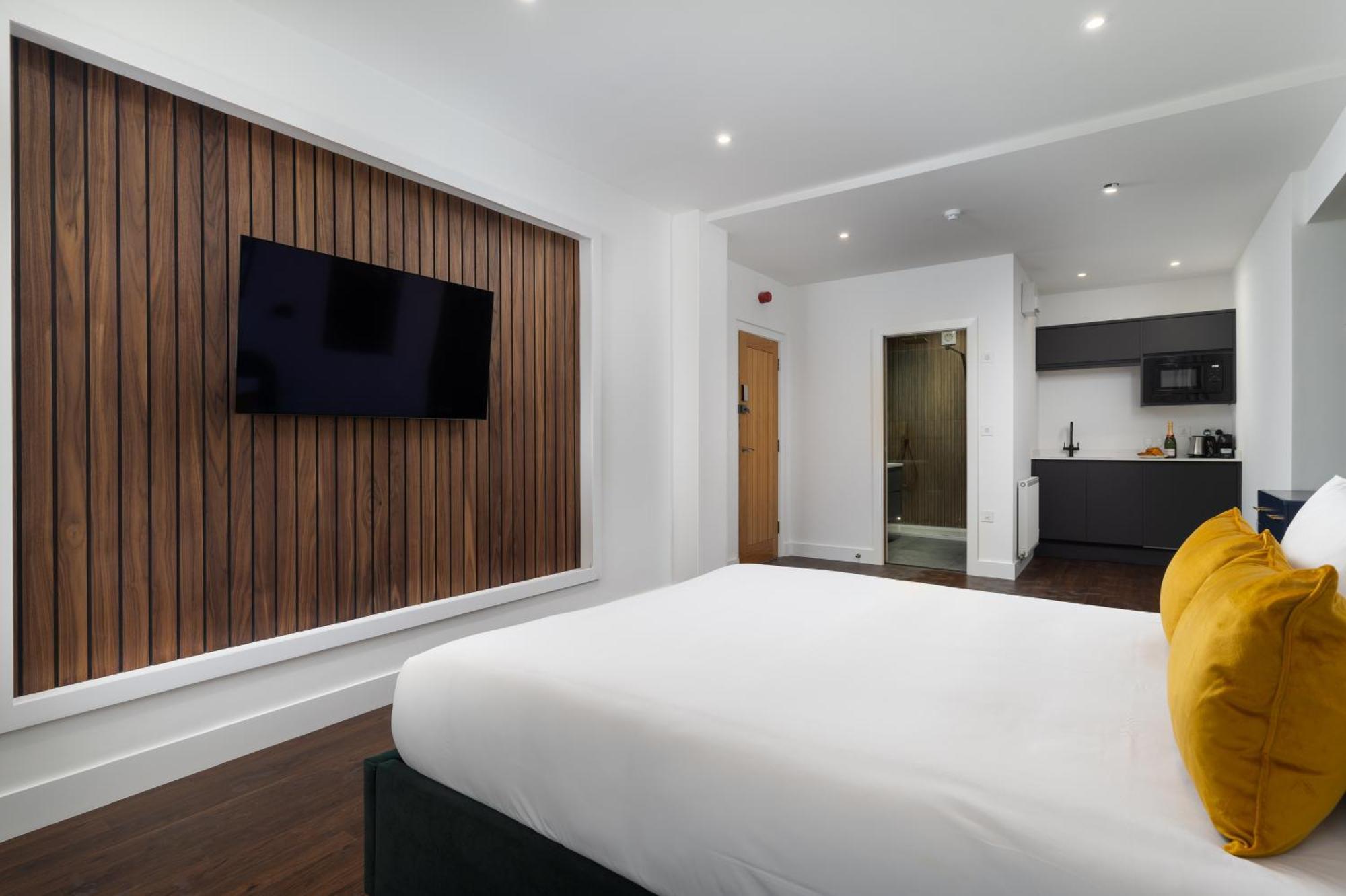 Room 1, Hotel Style Double Bedroom In Маразион Екстериор снимка